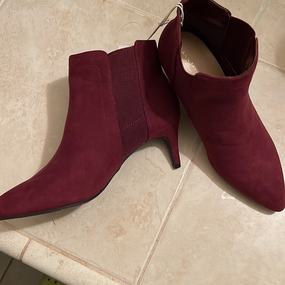 ANNE TAYLOR FACTORY - maroon “suede” booties - size 6.5 - Picture 5 of 5
